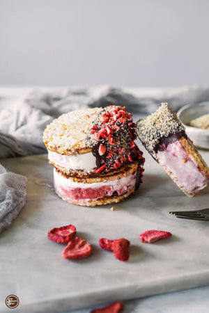 🍦😋🍦 YUM! YOU NEED THIS IN YOUR LIFE (AND IN YOUR FREEZER): LET'S WHIP UP RICE CAKE PROTEIN ICE CREAM SANDWICHES