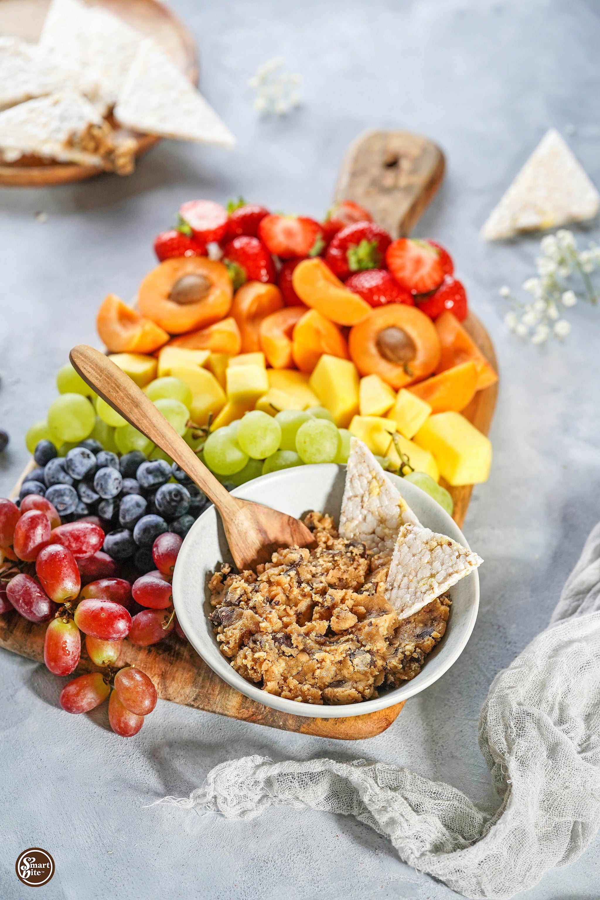 🌈🌈🌈 HAPPY PRIDE MONTH: THIS VEGAN CHICKPEA NO-BAKE COOKIE DOUGH IS MADE WITH LOVE, PRIDE AND LOTS OF CHOCOLATE CHIPS