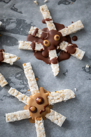 🎃👻🍫 Scary Vegan Chocolate Faces: This Last Minute Halloween Snack Will Save The Spooky Day