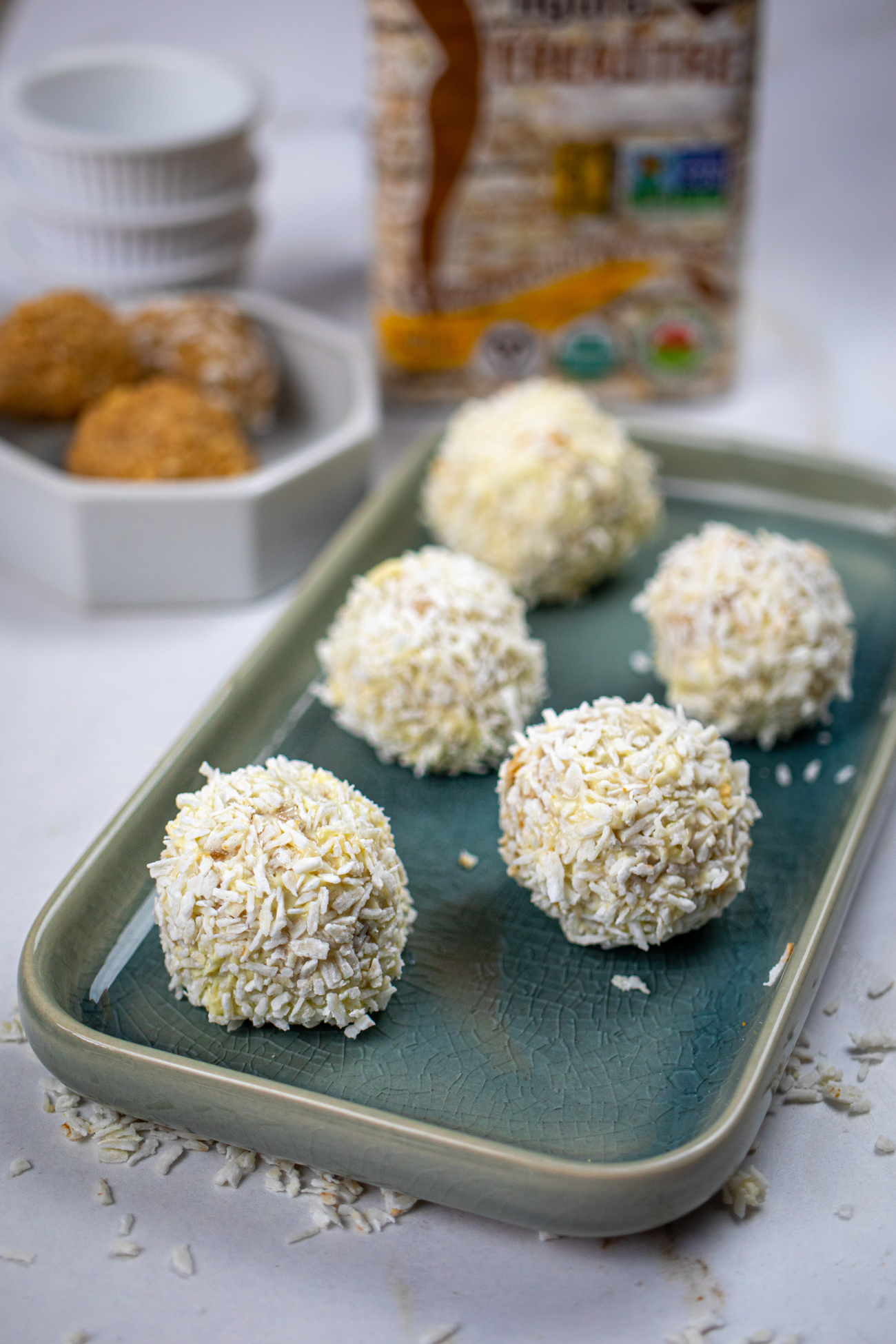 🥥🥥🥥 8-Ingredient Healthy, Easy + Vegan No-Bake Raffaello Coconut Truffles: Hello You Want This